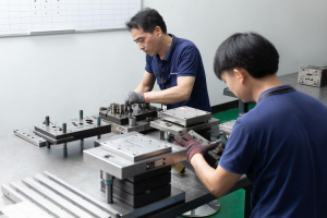 Reliable Chinese Supplier AceRear's MCCB Solution Reliability in Extreme Temperature Environments