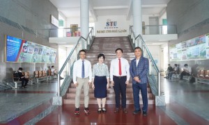Photo: (from left) Dr. Zulkifli Jalil, Dr Hoang Kim Anh, Dr. Daniel Koh, Dr. Nguyen Tung Lam