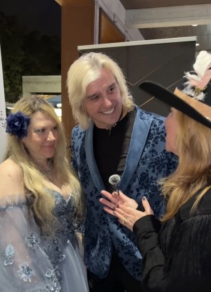 Ana & Gene being interviewed live on the red carpet at the Josie Music Awards.