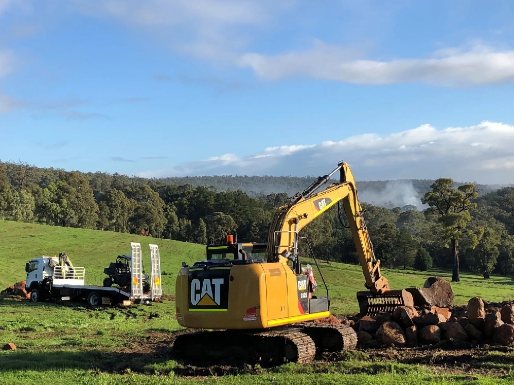 Straight Up Retaining Fencing – Earthworks Expands Residential Earthworks Services in Perth