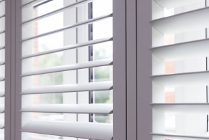 Motiontilt™ louvres and frames