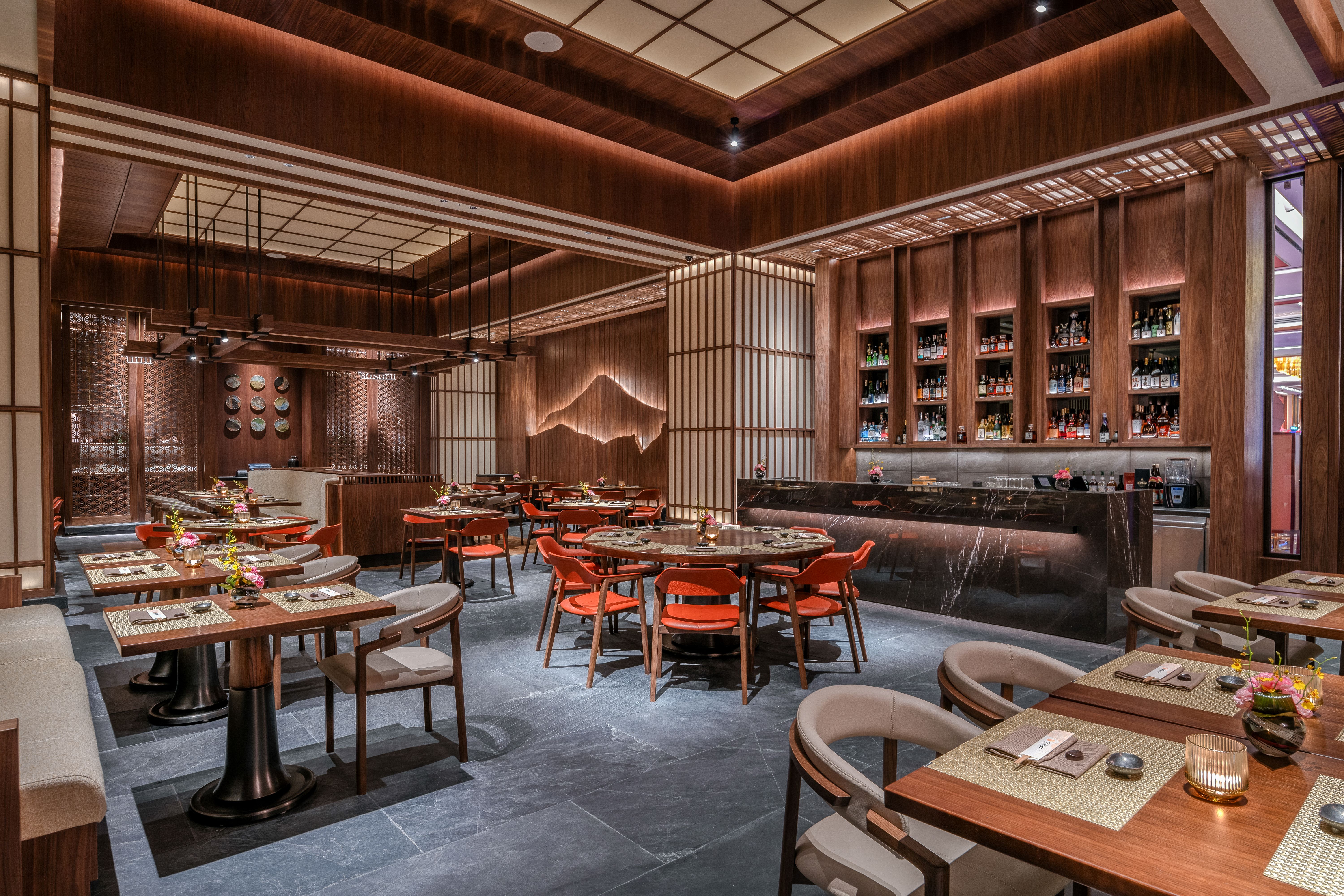 Be transported to Japan with fresh ingredients delivered from the famous Toyosu Market Be transported to Japan with fresh ingredients delivered from the famous Toyosu Market