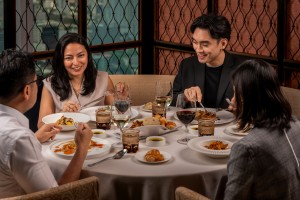 Begin the evening with an elegant spread of canapes and free-flowing drinks at Finestra.