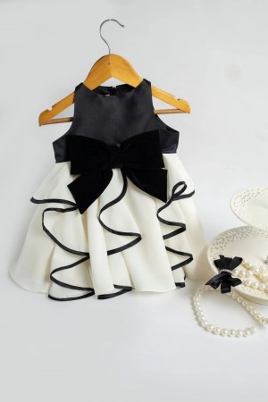 pnk isha arora Swirly dress with bow