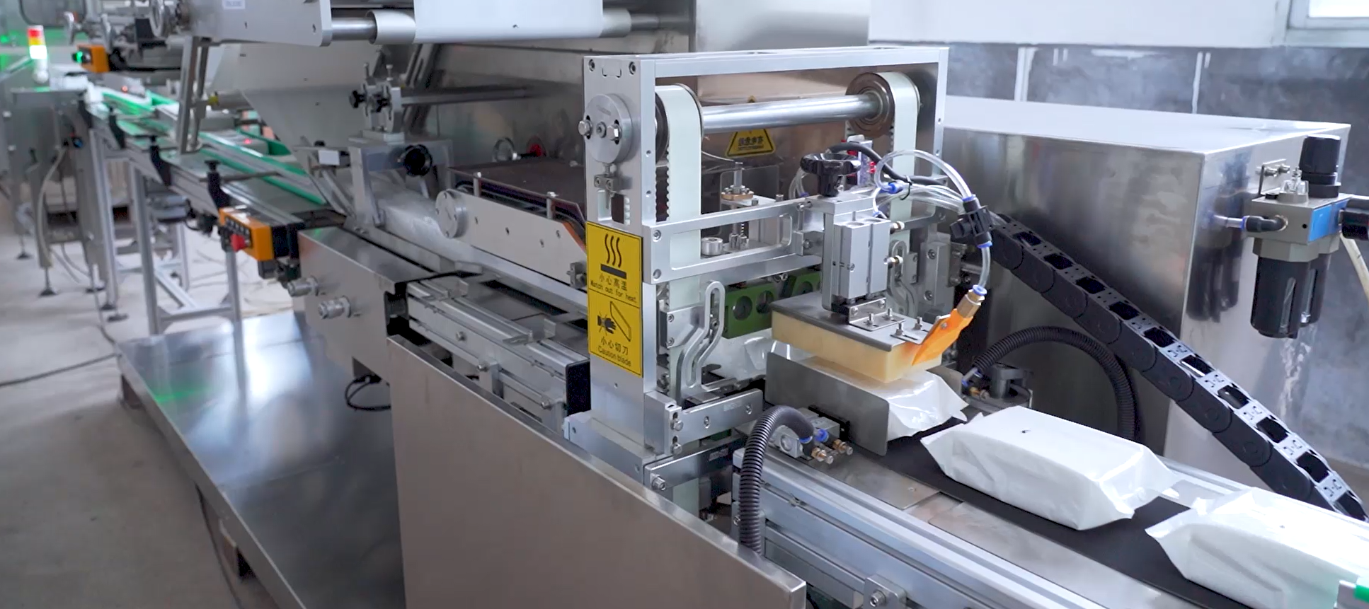 Professional Full Auto Wet Wipes Folding Machine Solutions Professional Full Auto Wet Wipes Folding Machine Solutions