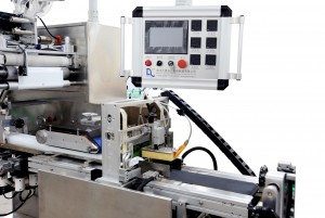 China Best Full Auto Wet Wipes Folding Machine