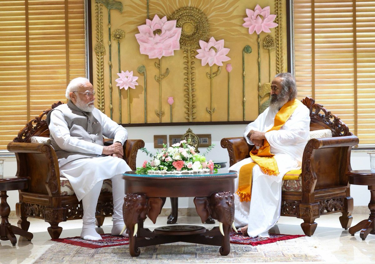 Honorable Indian Prime Minister and Gurudev at the event 2