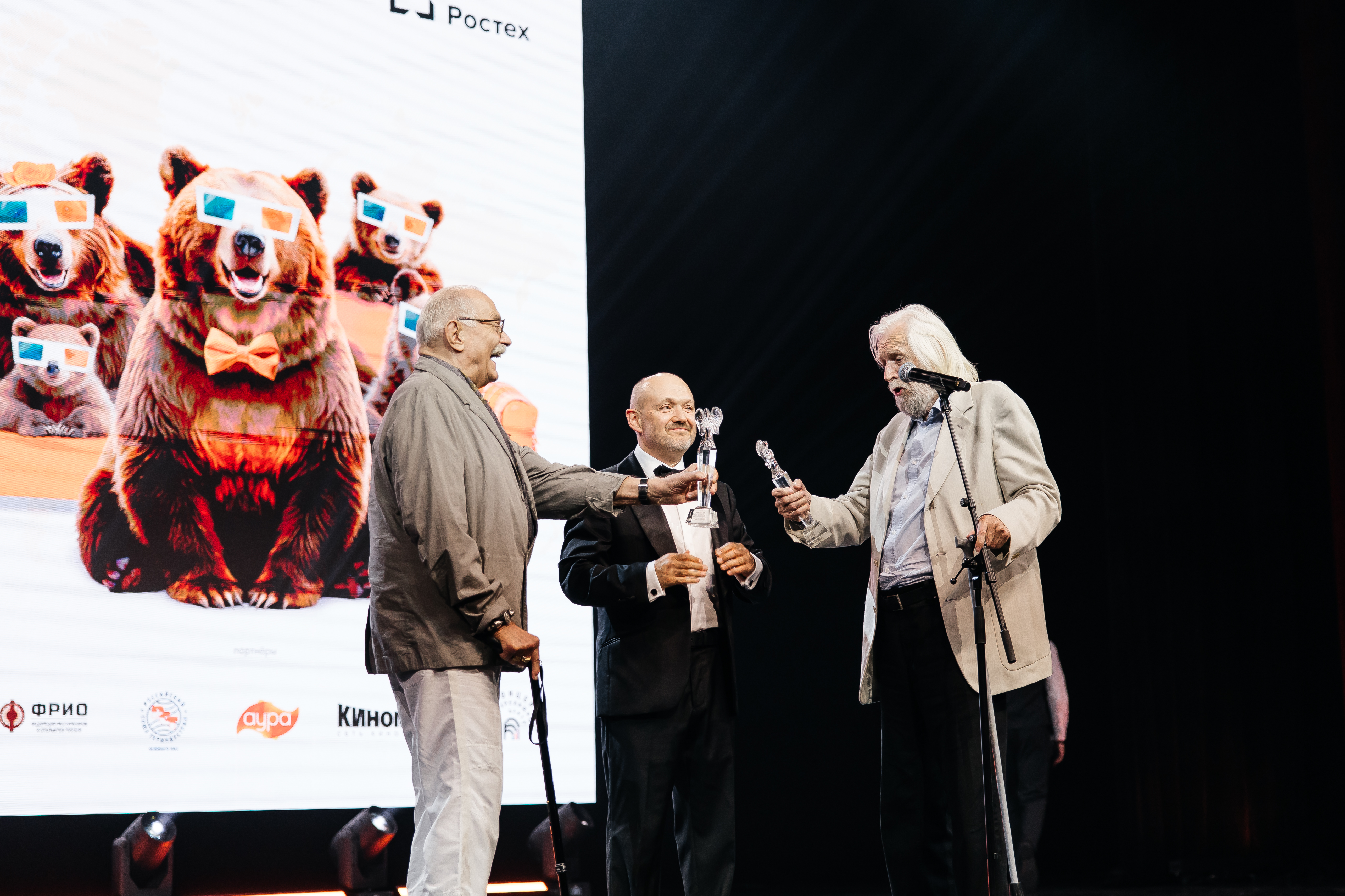 Alexander Kovtunets presents the award to Nikita Mikhalkov