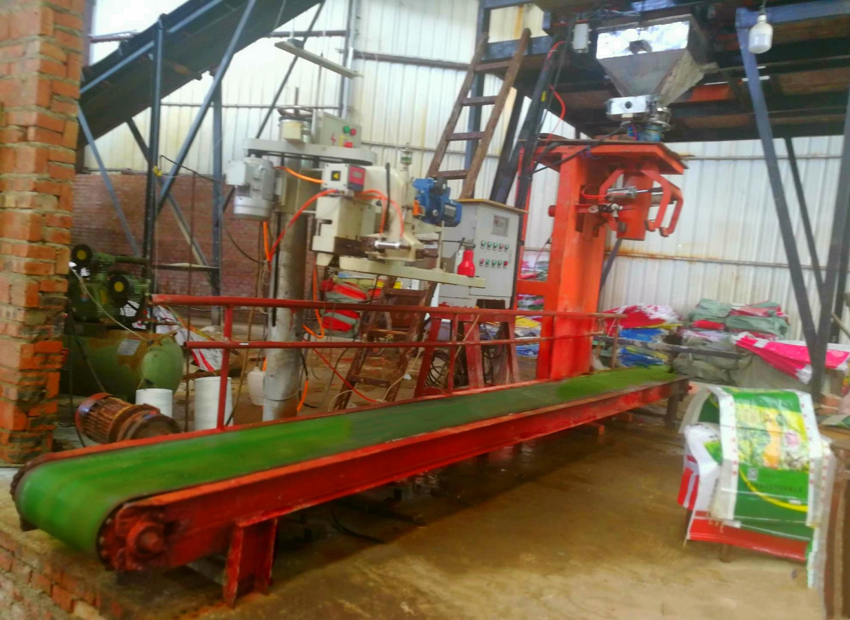 BINCEN Automatic Quantitative Packaging And Filling Equipment With Belt Conveyor BINCEN Automatic Quantitative Packaging And Filling Equipment With Belt Conveyor