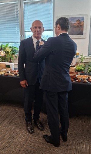 Ermin Dobardžić receiving the Medal of Honor at the Embassy of France in Zagreb