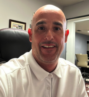 Allan Orue, Recognized by BestAgents.us as a 2026 Top Agent 