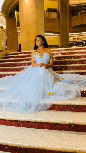 Dominique Nicole represents the next generation of sophisticated Hollywood leading women.
