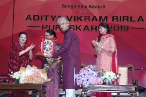 Pic 1- Fazal Qureshi receiving the Aditya Vikram Birla Kalashikar Puraskar 2019 on behalf of his brother Ustad Zakir Hussain.Also seen in the pic are Rajashree Birla, Dr. Rajam and Neerja Birla