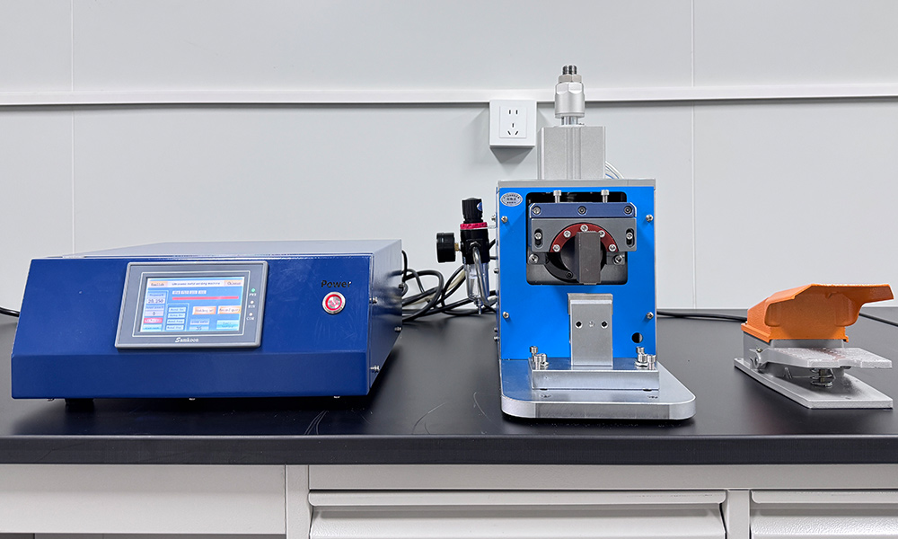 Ultrasonic battery tab welder