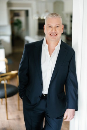 Dr. David Pincus of Pincus Plastic Surgery Strengthens Long Island Presence With Iconic Hamptons Corridor Billboard