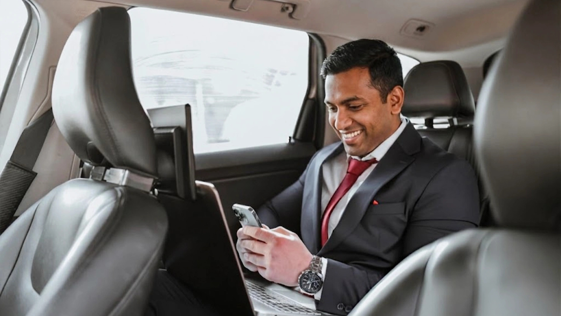 Where Can I Find a Trusted Luxury Cab Company for Corporate Employee Transport?