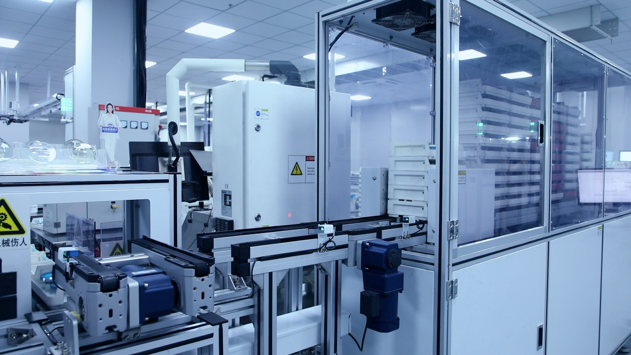 Automated RX production workflow at HONGCHEN Optical supporting standardized lens handling and effic Automated RX production workflow at HONGCHEN Optical supporting standardized lens handling and effic