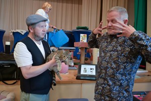WCF Judge Cezary Springer of Ireland evaluates Kanaani cat Haifa at the WCF Jubilee Show in Finland