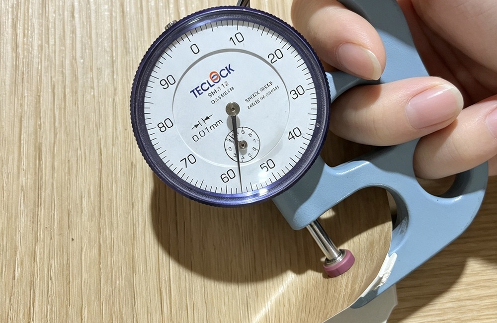 New Stone Flooring Sample Quality Inspection With Dial Gauge New Stone Flooring Sample Quality Inspection With Dial Gauge