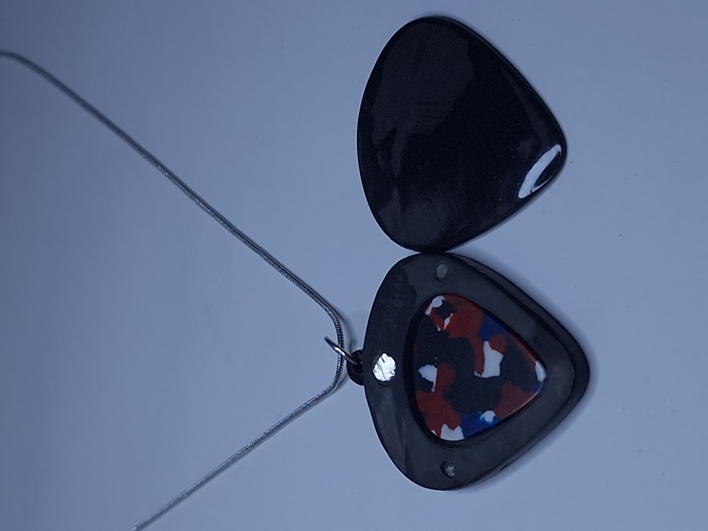 Meduza Carbon Reimagines the Guitar Pick Holder With a Carbon-Fiber