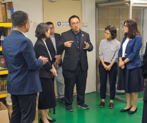 GDWP Party Secretary Che Xiaozhen discussing APR