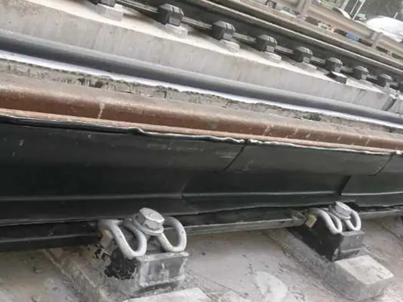 Changmei Shape Matching Rail Wrapping Installed On Grooved Rail Changmei Shape Matching Rail Wrapping Installed On Grooved Rail