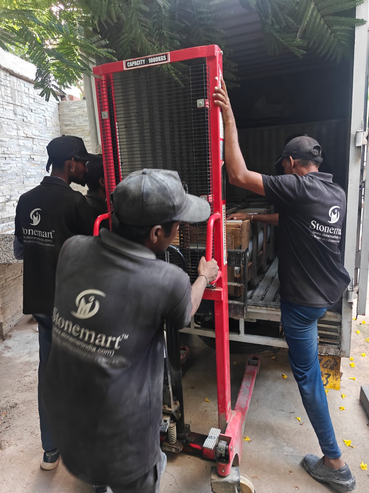 stonemart delivers worldwide not just Pan India