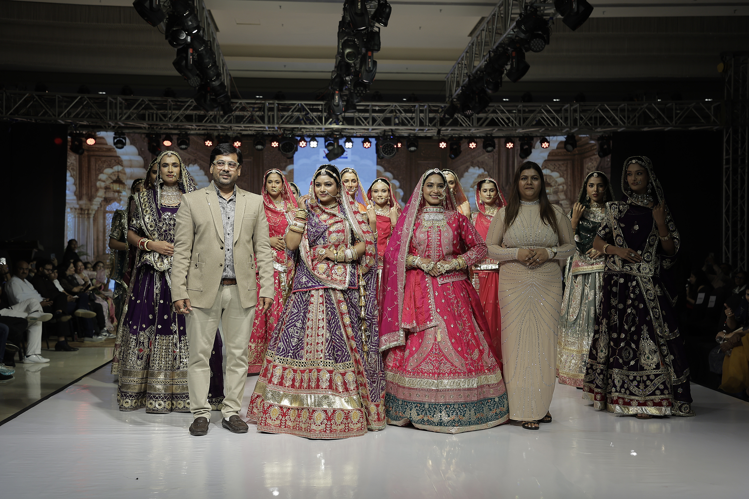 Binndu Bhatia Owns the Runway at TAJ INDIA RUNWAY Agra