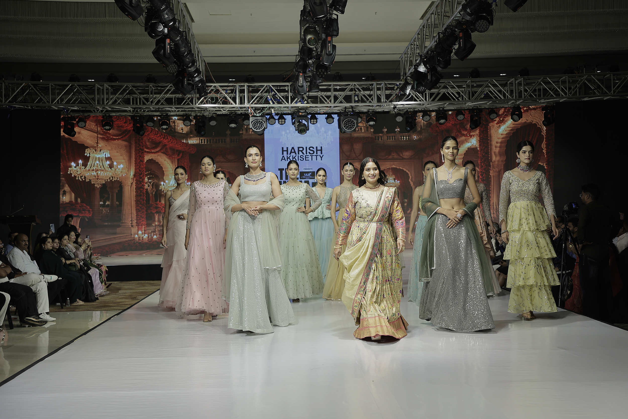 Binndu Bhatia Owns the Runway at TAJ INDIA RUNWAY Agra