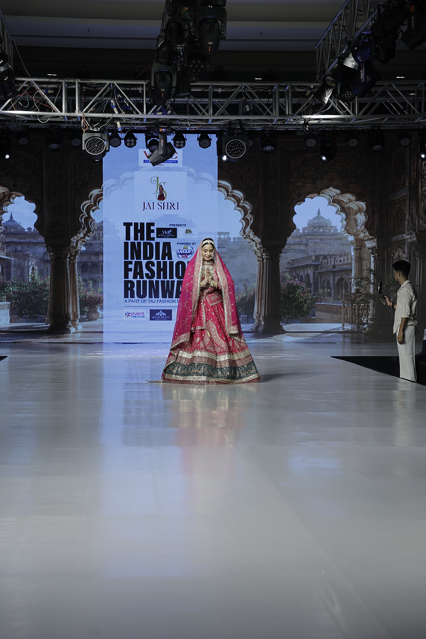 Binndu Bhatia Owns the Runway at TAJ INDIA RUNWAY Agra
