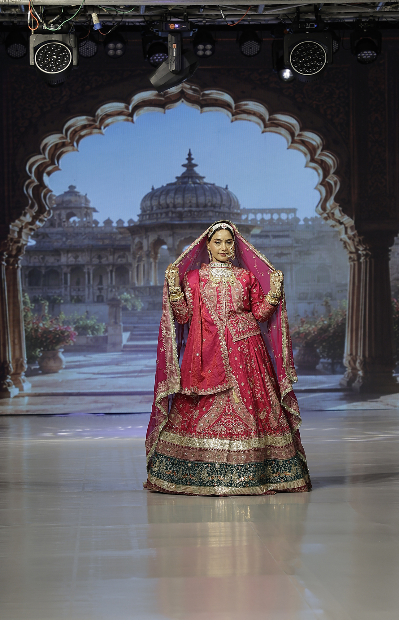 Binndu Bhatia Owns the Runway at TAJ INDIA RUNWAY Agra