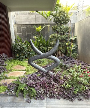 Abstract sculpture placed at Tollywood celebrity by Stonemart