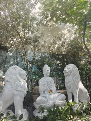 Buddha statue with lions by Stonemart