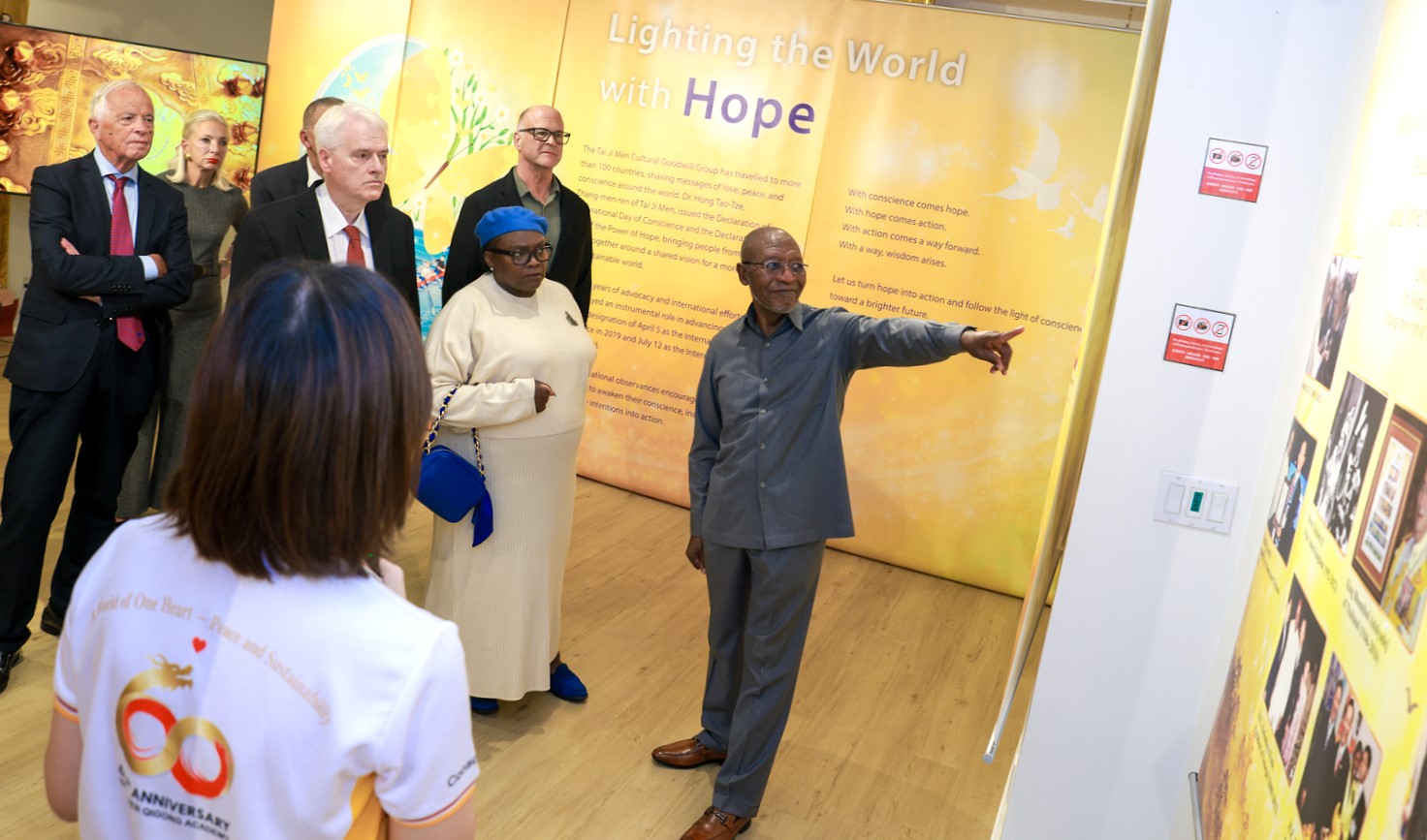 P5 Guests visit Tai Ji Men Toronto and its peace exhibition
