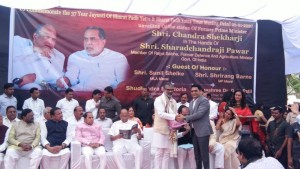 Felicitation of Neeraj Shekhar by Dr. Ajeenkya D Y Patil.