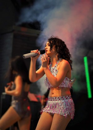 Carolyn Marie Live
