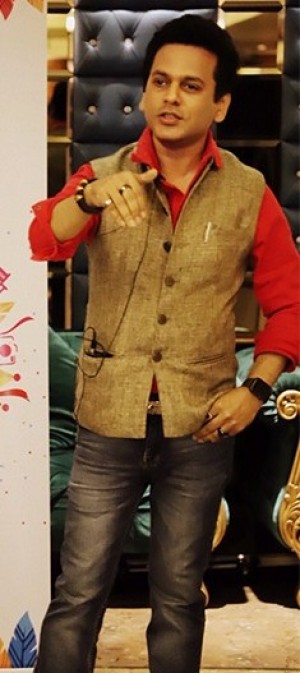 Viveck Shettyy conducting the Relationship Management Workshop