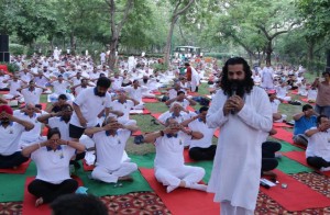 Swami Amit Dev teaching Shanmukhi Mudra to the Sadhaks