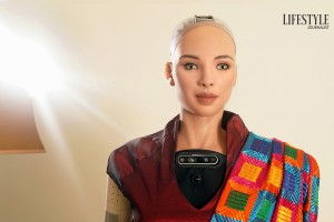 Sophia on the Cover of ‘The Lifestyle Journalist’ Magazine 