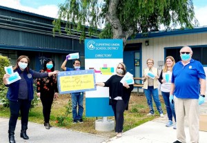 Cupertino Rotarians distributing protective face masks