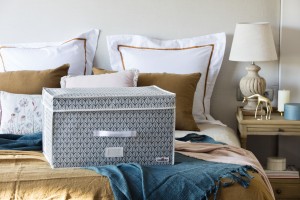 Compactor space-saving vacuum storage box