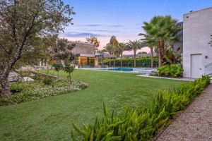 1021 North Beverly Drive Staircase