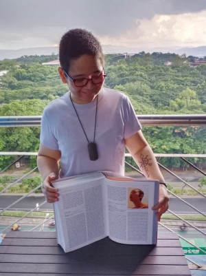 Rebie Ramoso with her copy of the Atlante dell