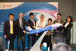 All leaders and delegates launched Winbright Aviation and Hainan Airlines jointly training pilot projects.