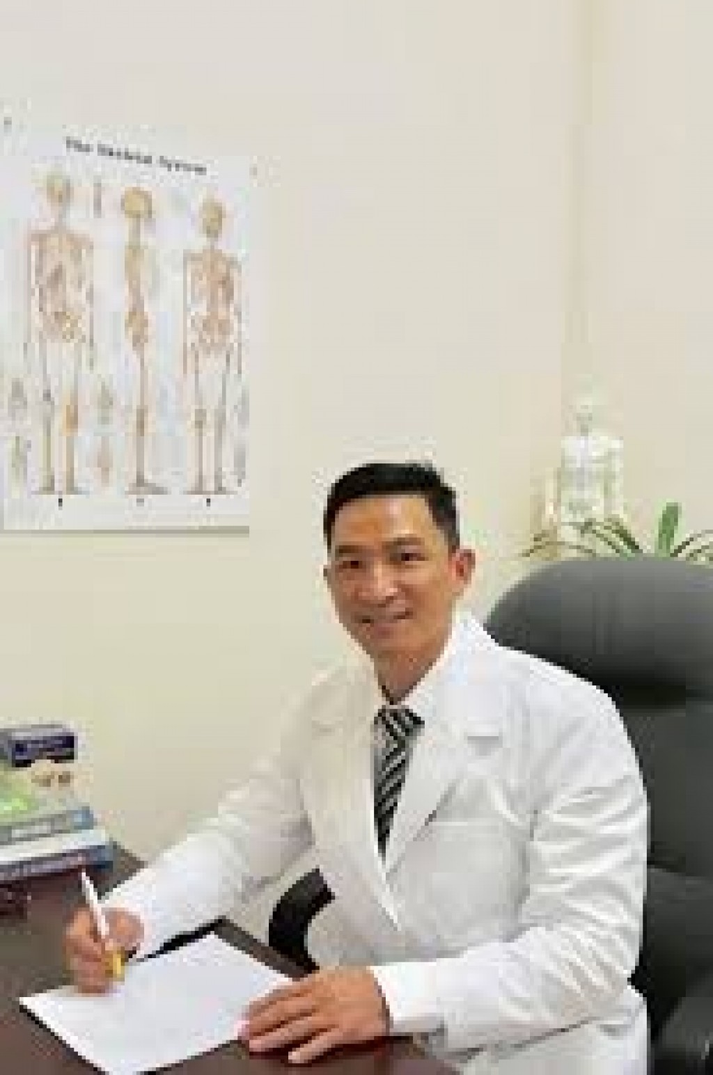 Dr. Henry Vu, TCM, MSAOM, DAOM, LAC, an Acupuncturist with Lotus Acupuncture Clinic IssueWire