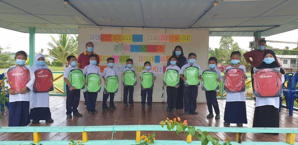 Dreamr And Dhl Express Delivered Backpacks To Two Remote Schools In Sarawak Issuewire