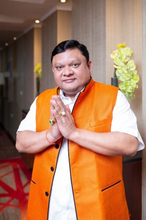 Guruji Shrii Arnav Jyotish Gemstone Therapy