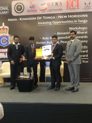 Prateek Mangal receiving Young Achievers Award 