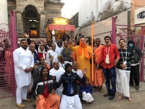 Devotees wIth Roop Raghunah swami maharaki