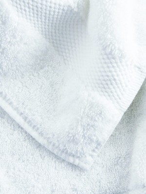 Amouve 700 GSM Luxury Bath Towel